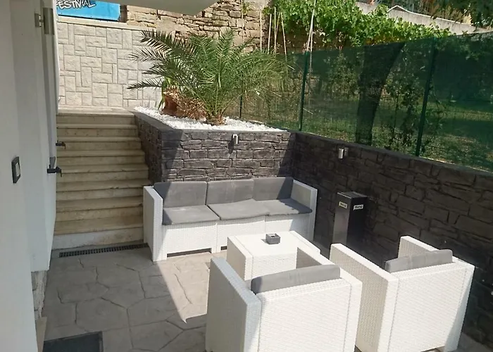 御夫座公寓 * 波尔托罗